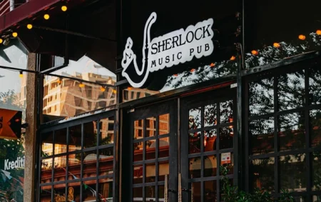 “Sherlock”da hesab üstündə dava - Xanım müştəri həbs edildi