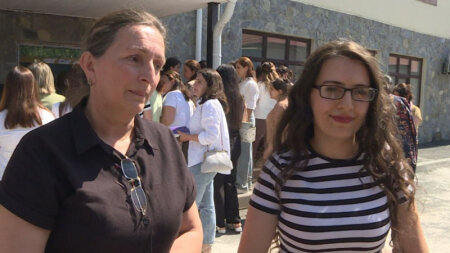 Ana və qızı eyni gündə IMTAHANDA yüksək baş topladı (FOTO)