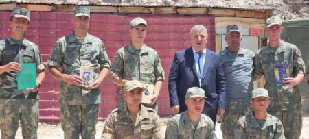 AMEA-nın prezidenti Naxçıvanda N saylı hərbi hissənin əsgər və zabit heyəti ilə görüşüb