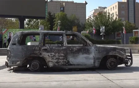 İsrailin vurduğu ambulans Tehranda nümayiş etdirilir - VİDEO