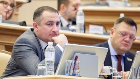 Azərbaycanlı deputat ölkədən qaçdı
