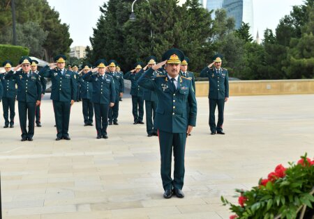 DSX rəhbərliyi Fəxri xiyabanı və Şəhidlər xiyabanını ziyarət etmişdir