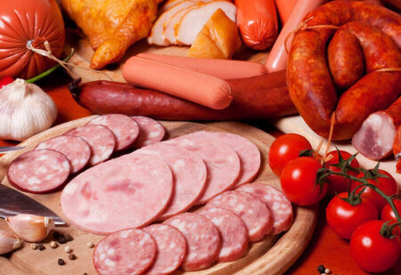 Kolbasa adı ilə görün nə yeyirmişik – Dietoloq sirləri açdı