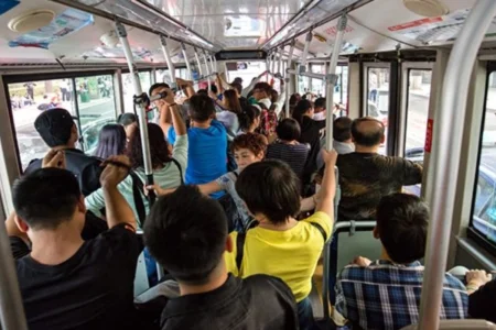 48 yaşlı kişi BUNA GÖRƏ SAXLANILDI-AVTOBUSDA GƏNC QIZIN...