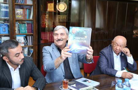 “Çingiz Aytmatov və Azərbaycan” cildinin sözlüyü ilə bağlı növbəti müzakirələr aparılıb
