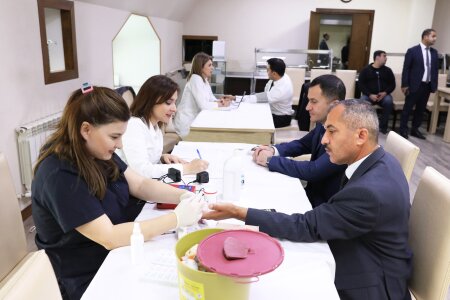 Dövlət Vergi Xidmətinin əməkdaşları könüllü qanvermə aksiyasında iştirak ediblər