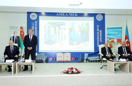 Kataliz və Qeyri-üzvi Kimya İnstitutunun 90, akademik Toğrul Şahtaxtinskinin 100 illik yubileylərinə həsr olunan respublika elmi konfransı işə başlayıb