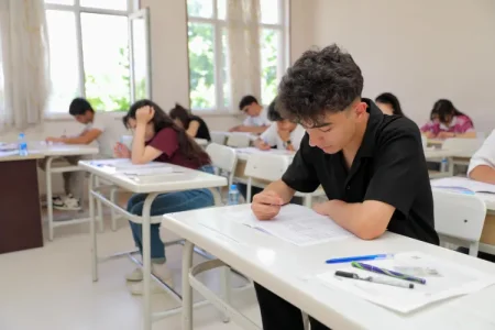 Ödənişli əsaslarla qəbul olunan 584 tələbə ödənişsizə keçirildi - RƏSMİ