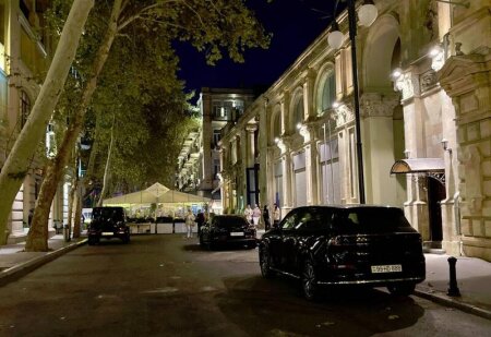 Xaqani bağının yaxınlığındakı 888, 444 və 777 nömrəli maşınlar kimindir? - AYNA-dan cavab