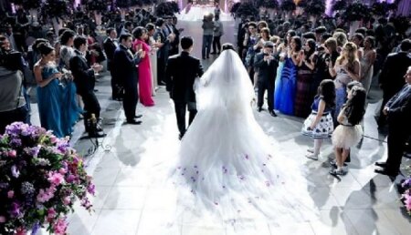 Toyda müğənni ona verilən pulu GÖTÜRMƏDİ: Elə hərəkət etdi ki... - VİDEO