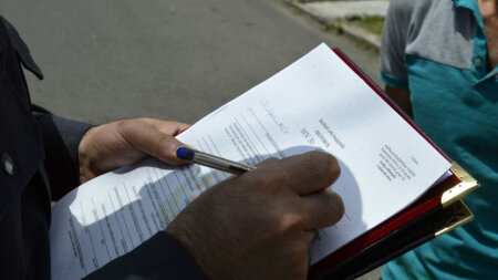 Bu qaydanı pozanlara 2000 manatadək cərimə və həbs