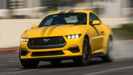 Bayraq Meydanında "Mustang"la avtoşluq edən biznesmen həbs olundu