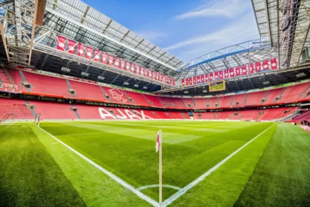 “Qarabağ”ın rəqibinin azarkeşləri stadionu yandırdılar - Video