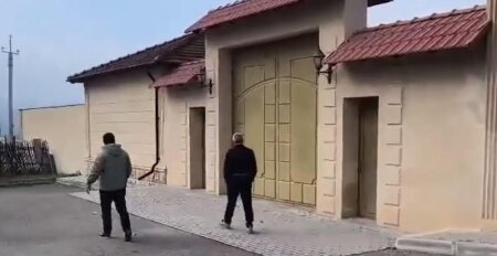 Eks-deputat "makler" adı ilə Ramiz Mehdiyevin villasını çəkdi - GÖRÜNTÜLƏR