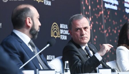 Ceyhun Bayramov - Ararat Mirzoyan DEBATI: Antalya səhnəsində diplomatik ÇƏKİŞMƏ