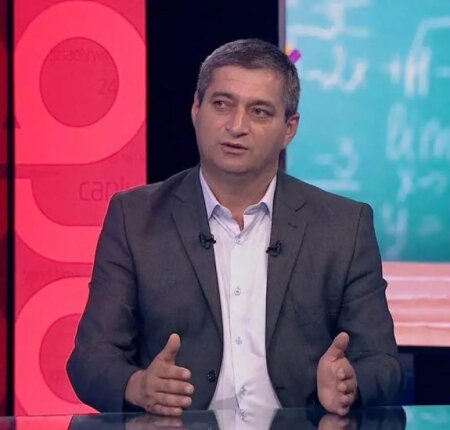 Elşən Qafarov: “Heç bir dövlətin təhsil naziri sevinə-sevinə, gülə-gülə elan etmir ki, bu qədər məktəb bağlamışıq…”