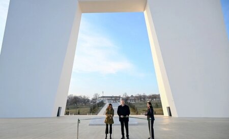 İlham Əliyev Xankəndidə Zəfər parkının açılışında - FOTOLAR