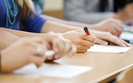 Qaçqın statusu olan şəxslər təhsil haqqından azaddır? - Qanun deyir ki...