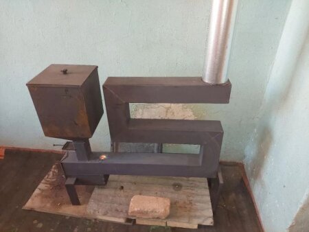 Nazirliyin “ekoloji təmiz” dediyi pelet sobalar məktəb və bağçaları necə zəhərləyir? – “Bu yaşa gəlmişəm, o standartda soba görməmişəm”