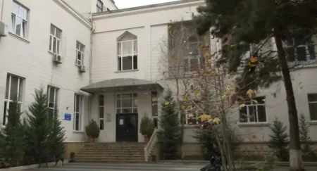 Direktorla mübahisədən sonra özünə xəsarət YETİRDİ - Kollecdə qalmaqal