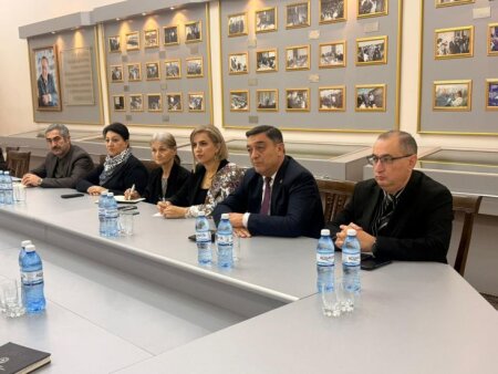 “Qaçqınkom”da İctimai Şuranın növbəti iclası keçirildi - FOTO