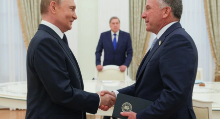 Trampın xüsusi elçisi Kremldə Putinlə danışıqlar aparır