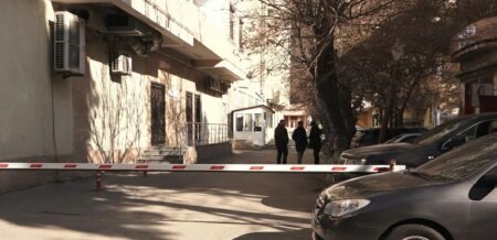 Nərimanovda "RAF" Mənzil-Tikinti Kooperativi tərəfindən qanunsuz şlaqbaum və parkinq sistemi quraşdırılıb - VİDEO