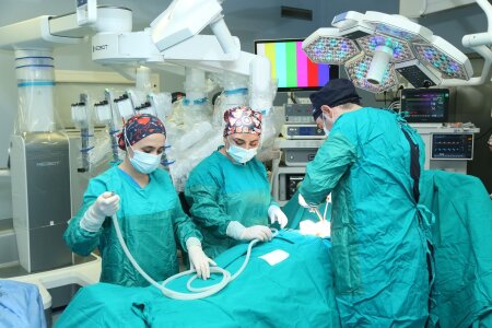 Robotik əməliyyat olunan xəstə evə buraxıldı- VİDEO