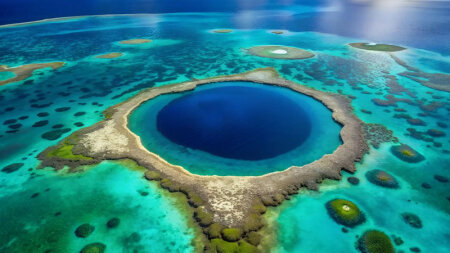 Alimlər okeanda sirli viruslarla dolu nəhəng dəlik aşkar etdi