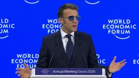 Tramp yenidən Makronu ələ saldı