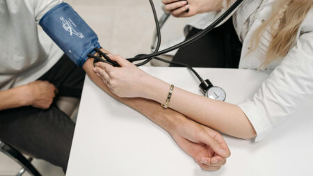 Yüksək təzyiq zamanı nə yemək olmaz? - Ən zərərli 8 məhsul