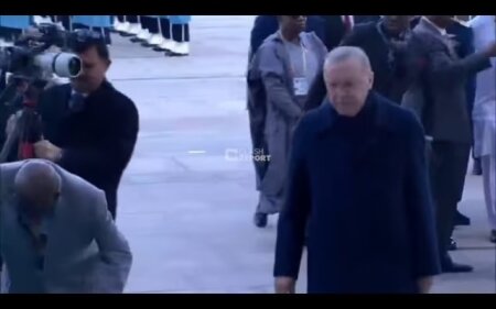 Səfərdə olan prezident yıxıldı - ANBAN VİDEO