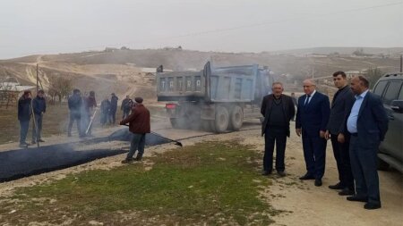 İcra başçıları yolları əl arabaları üçün qırlayır