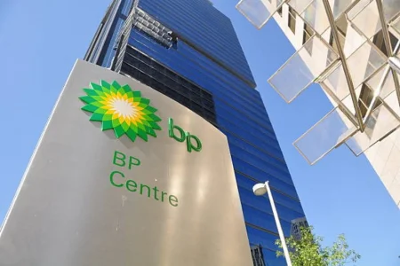 BP dünyada ilk dəfə "Xankəndi" gəmisi ilə Xəzərdəki sualtı quyulara xidmət göstərməyə başlayır