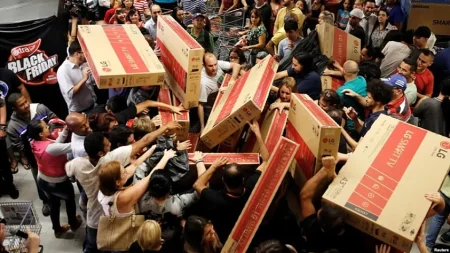 "Pulsuz məhsul paylanması xeyriyyə deyil, marketinq alətidir" - Ekspert