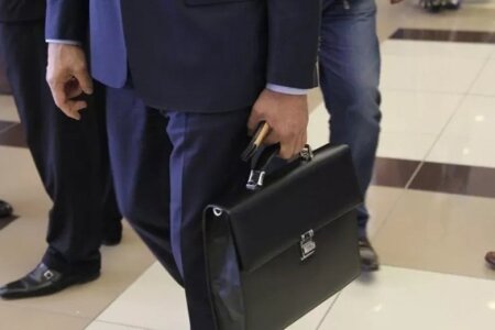 Respublika Dövlət Satınalmaları Komitəsinin rəhbəri olan Azər Naftəliyev ölkəni tərk edib-TƏCİLİ
