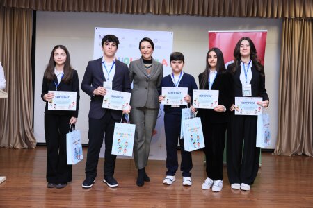 Ombudsman “Hüquqlarınla parla” layihəsinin bağlanış mərasimində iştirak edib