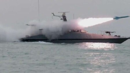 İran Hörmüz boğazında zenit raketini sınaqdan keçirdi