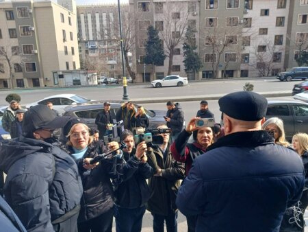 “AZƏRBAYCAN” NƏŞRİYYATINDAN ÇIXARILAN REDAKSİYALARIN JURNALİSTLƏRİ YENİDƏN AKSİYA KEÇİRƏCƏK