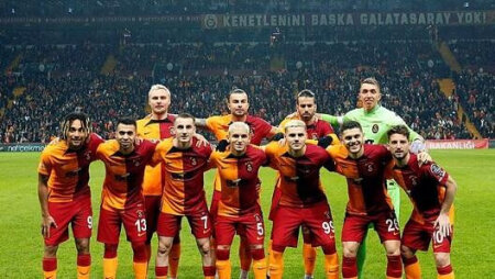 “Qalatasaray”ın oyununda dəhşətli OLAY: Oyunçular xəstəxanaya aparıldı – FOTO
