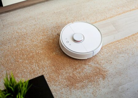 Robot tozsoranla oynayarkən bilmədən 24 ölkədəki minlərlə ailənin canlı görüntülərini gördü