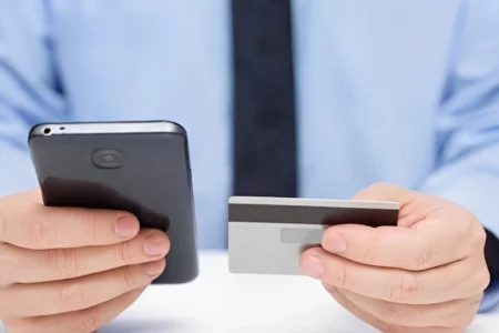 Telefon zəngi həyatını alt-üst etdi: Dələduzlar Kürdəxanı sakininin başına oyun açdılar