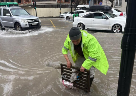 Nərimanovda 24 saat küçələrdə işləyən MKTB-nin əməkdaşları yorulmadan çalışır
