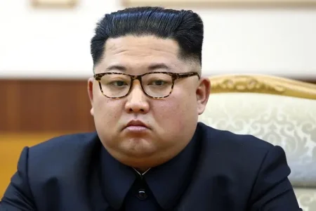 Kim Çen In esminesdən buraxılan qanadlı raketlərin sınağını izləyib