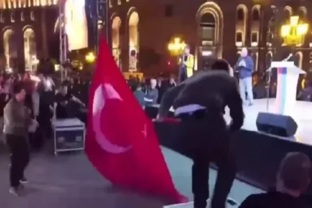 Türkiyə bayrağına QARŞI TƏXRİBAT