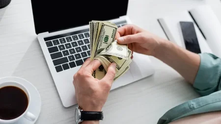 Varlı insanlar qazandıqlarından az xərcləyirlər -DİQQƏT