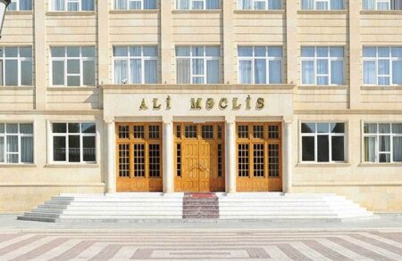 Bu deputatların maaşı 15000 manat oldu