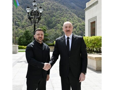 Zelenski Azərbaycana gəldi, İlham Əliyevlə görüşdü - FOTOLAR