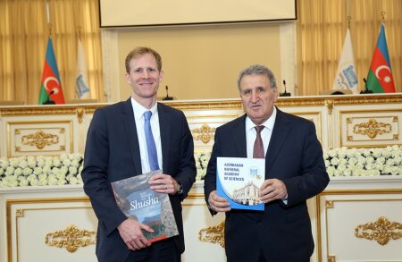 Akademik İsa Həbibbəyli amerikalı mütəxəssislərlə görüşüb