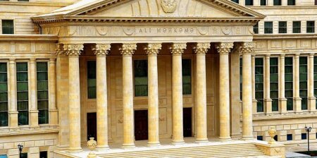 Qanuni qüvvəyə minmiş məhkəmə qərarı təkrar mübahisə predmeti ola bilməz – Ali Məhkəmə